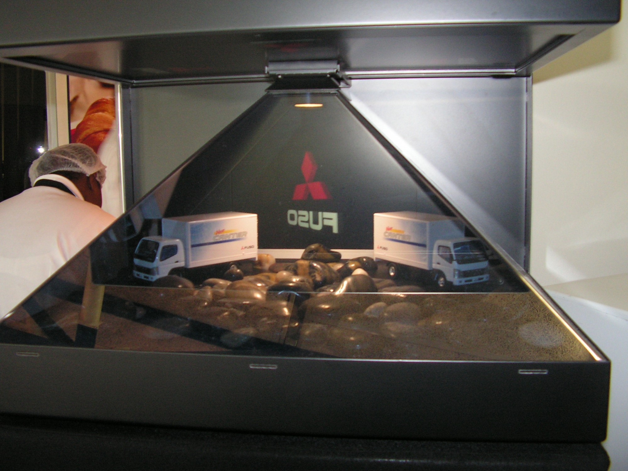 Suzuki & Mitsubishi turn to holographic technology
